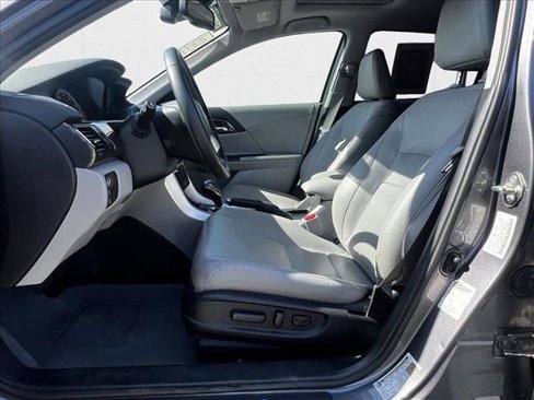 Used 2016 Honda Accord Touring image 10