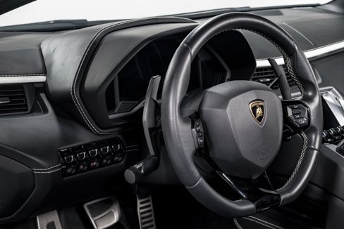 Used 2017 Lamborghini Aventador S image 13