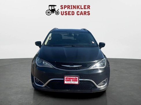 Used 2017 Chrysler Pacifica Limited image 2
