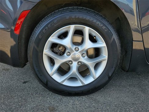 Used 2020 Chrysler Pacifica Touring-L Plus w/ Tire & Wheel Group image 9