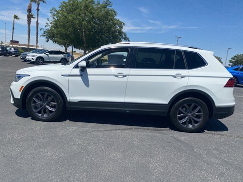 Certified 2022 Volkswagen Tiguan SE image 4