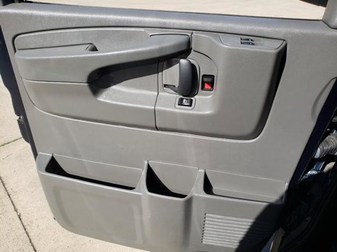 Used 2015 GMC Savana 2500 LS image 11