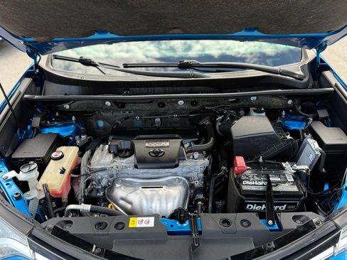 Used 2018 Toyota RAV4 LE image 11