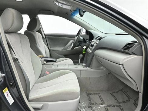 Used 2011 Toyota Camry image 16