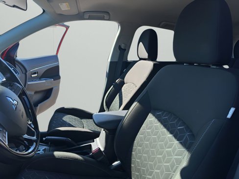 Used 2021 Mitsubishi Outlander Sport LE image 2