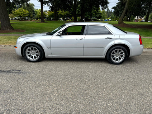 Used 2006 Chrysler 300 C w/ Navigation & Sound Group II image 2