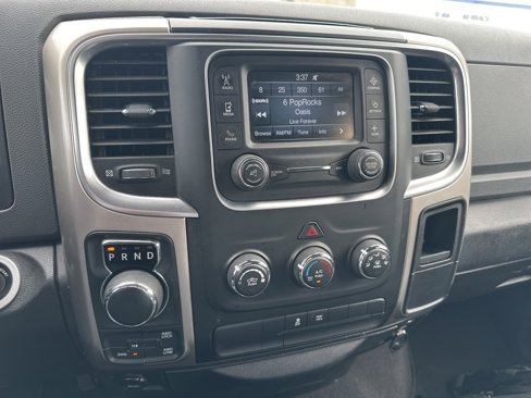 Used 2018 RAM 1500 Classic SLT image 3