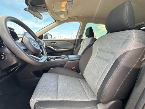 Used 2023 Nissan Rogue SV image 12