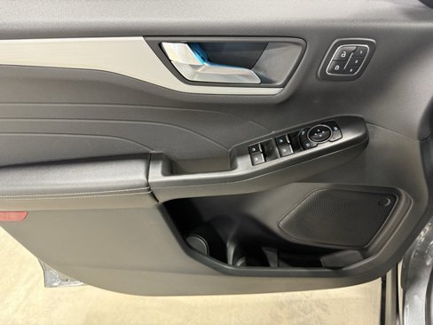 Used 2023 Ford Escape Platinum image 7