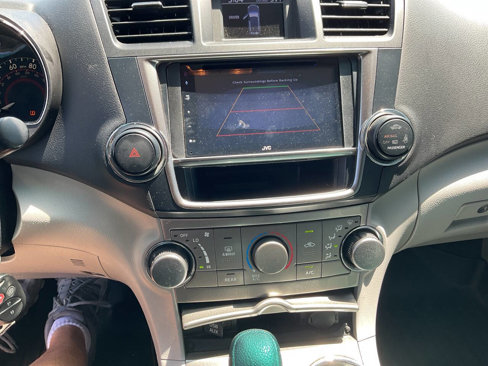 Used 2013 Toyota Highlander FWD image 16