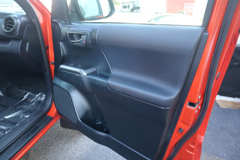 Used 2016 Toyota Tacoma TRD Off-Road image 47