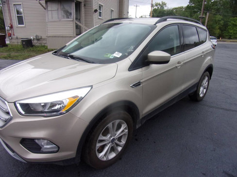 Used 2018 Ford Escape SE w/ SE Sync 3 Package image 2