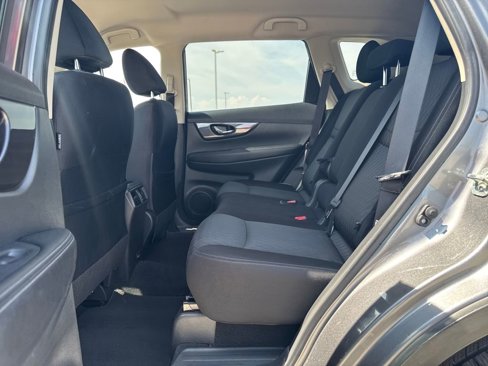 Used 2020 Nissan Rogue SV w/ Premium Package image 13