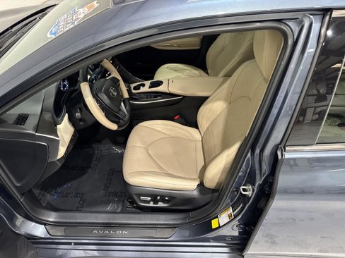 Used 2020 Toyota Avalon Limited image 36