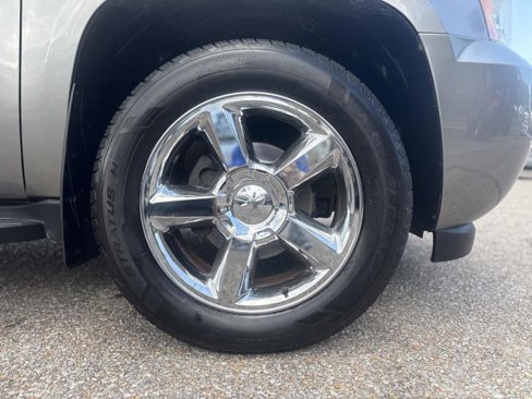 Used 2012 Chevrolet Suburban LTZ image 8