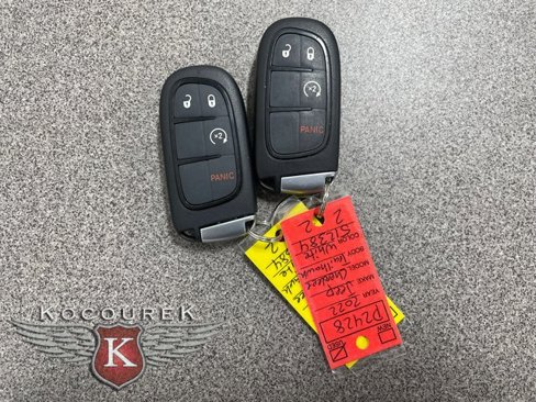 Used 2022 Jeep Cherokee Trailhawk image 25