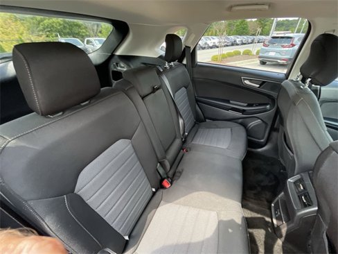 Used 2018 Ford Edge SE image 34