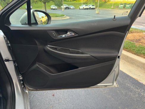 Used 2017 Chevrolet Cruze LS image 21