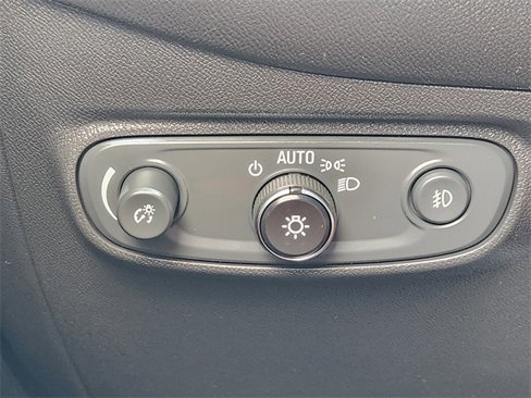 Used 2020 Chevrolet Equinox LT image 27