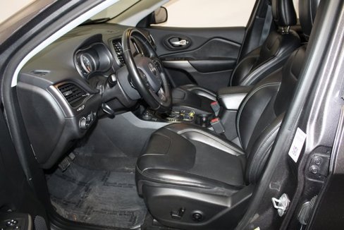 Used 2020 Jeep Cherokee Latitude Plus w/ Comfort/Convenience Group image 7