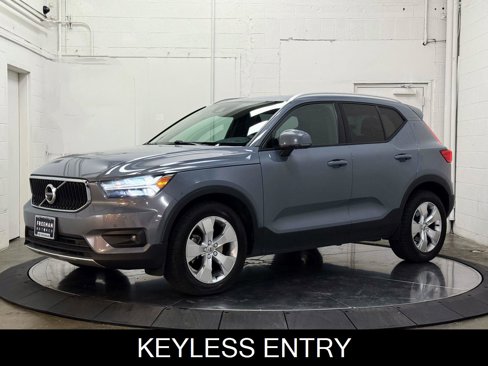 Used 2021 Volvo XC40 T5 Momentum image 4