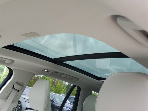 Used 2022 Volvo XC90 T6 Momentum image 11