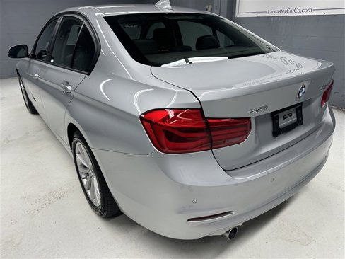 Used 2018 BMW 320i xDrive Sedan w/ Convenience Package image 4