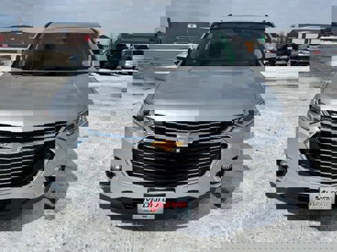 Used 2021 Chevrolet Traverse LT image 2