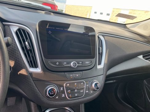 Used 2024 Chevrolet Malibu LT image 20