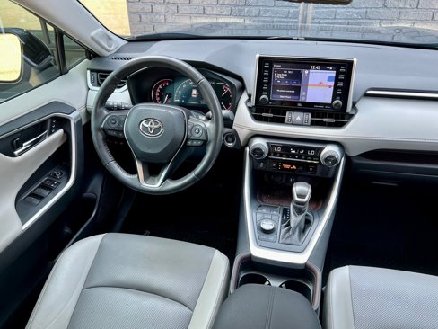 Used 2019 Toyota RAV4 Limited image 7