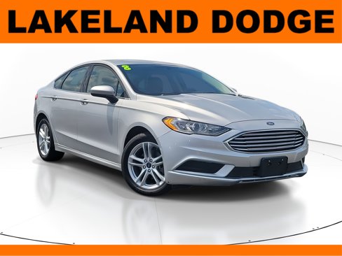 Used 2018 Ford Fusion SE image 1