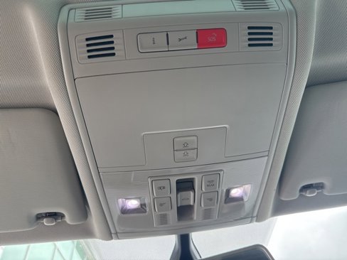 Used 2018 Volkswagen Tiguan SEL image 14