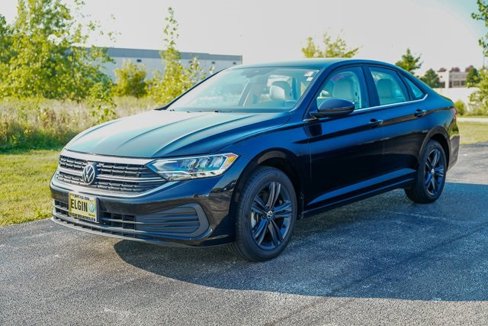 Certified 2023 Volkswagen Jetta SE image 5
