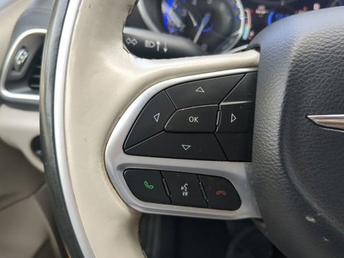 Used 2020 Chrysler Pacifica Limited image 22