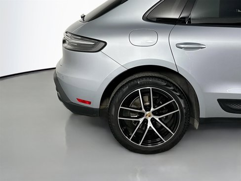 Certified 2024 Porsche Macan image 13