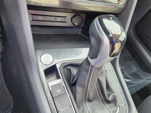 Used 2022 Volkswagen Tiguan SE w/ Panoramic Sunroof Package image 19