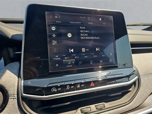 New 2025 Jeep Compass Latitude image 19