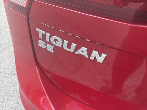 Used 2018 Volkswagen Tiguan SE image 6