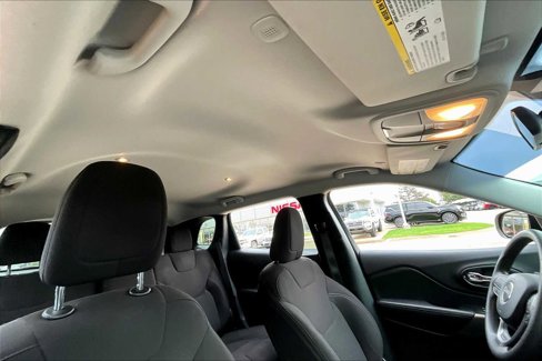 Used 2020 Jeep Cherokee Latitude image 12
