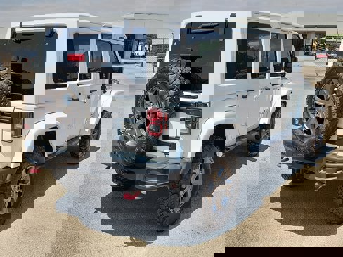 Used 2017 Jeep Wrangler Unlimited Rubicon image 4