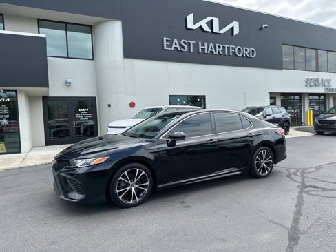 Used 2019 Toyota Camry SE image 1