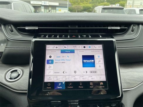 Used 2022 Jeep Grand Cherokee Limited image 27