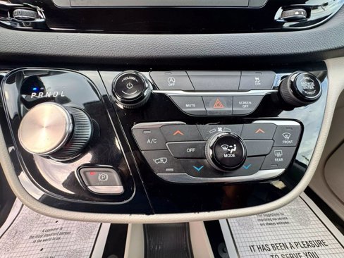 Used 2020 Chrysler Voyager Lxi image 27