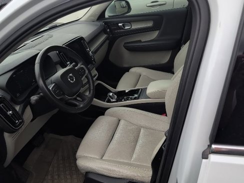 Used 2019 Volvo XC40 T5 Inscription image 2