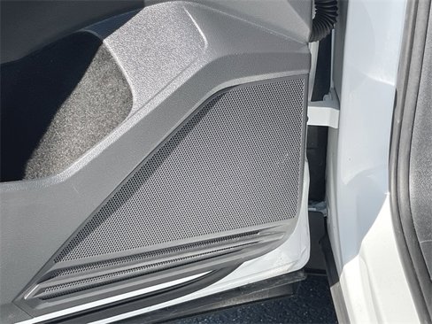 Used 2018 Volkswagen Tiguan SE w/ Panoramic Sunroof Package image 23