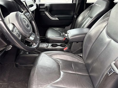 Used 2018 Jeep Wrangler Unlimited Rubicon w/ Connectivity Group image 12