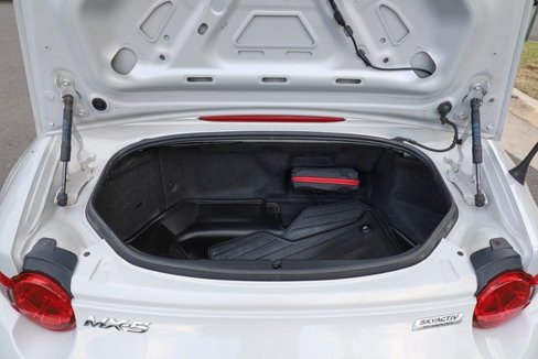 Used 2016 MAZDA MX-5 Miata Club image 34