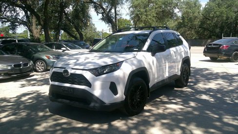 Used 2020 Toyota RAV4 LE image 3