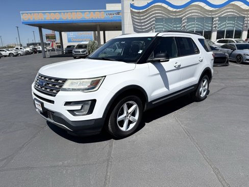 Used 2017 Ford Explorer XLT w/ Equipment Group 201A image 2
