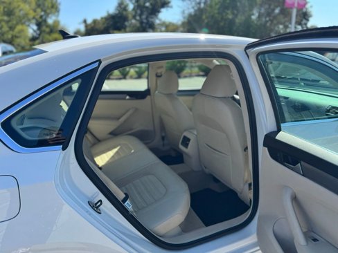 Used 2015 Volkswagen Passat 1.8T SE image 11